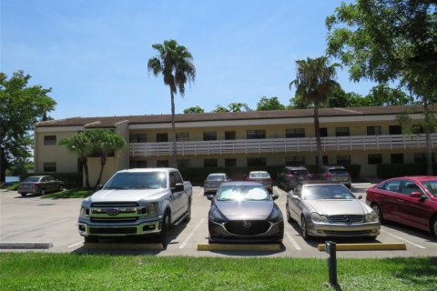 Condo in Deerfield Beach, Florida, 2 bedrooms № 2248247