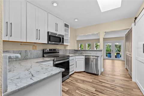 House in Dunedin, Florida 3 bedrooms, 164.99 sq.m. № 1834629 - photo 10