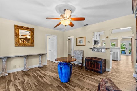 House in Dunedin, Florida 3 bedrooms, 164.99 sq.m. № 1834629 - photo 9