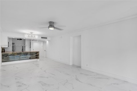 Снять в аренду квартиру в Бока-Ратон, Флорида 2 спальни, № 2034234 - фото 8