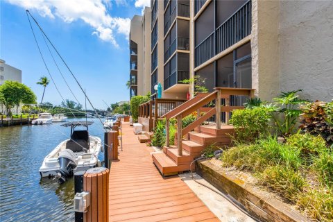 Снять в аренду квартиру в Бока-Ратон, Флорида 2 спальни, № 2034234 - фото 18