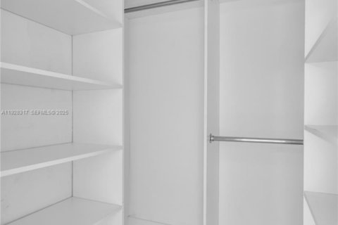 Снять в аренду квартиру в Бока-Ратон, Флорида 2 спальни, № 2034234 - фото 13