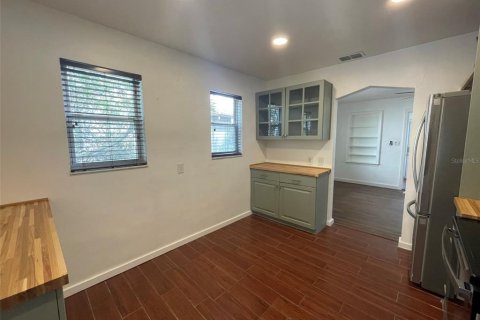 House in Saint Petersburg, Florida 2 bedrooms, 86.12 sq.m. № 2278038 - photo 8