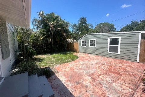 House in Saint Petersburg, Florida 2 bedrooms, 86.12 sq.m. № 2278038 - photo 26