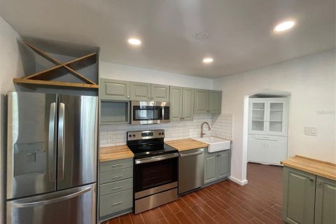 House in Saint Petersburg, Florida 2 bedrooms, 86.12 sq.m. № 2278038 - photo 4