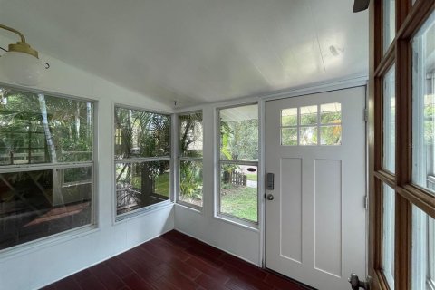 House in Saint Petersburg, Florida 2 bedrooms, 86.12 sq.m. № 2278038 - photo 11
