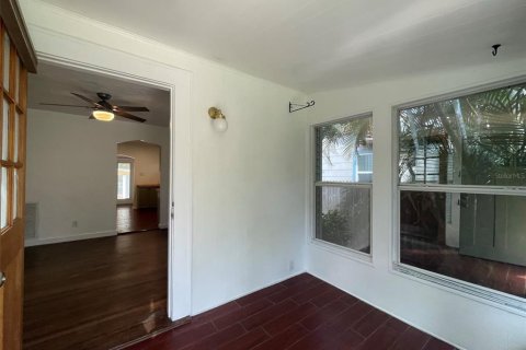 House in Saint Petersburg, Florida 2 bedrooms, 86.12 sq.m. № 2278038 - photo 12