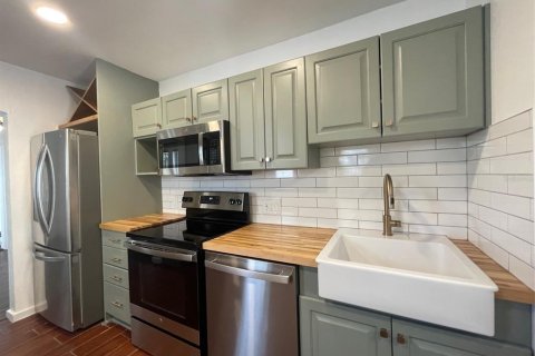 House in Saint Petersburg, Florida 2 bedrooms, 86.12 sq.m. № 2278038 - photo 3