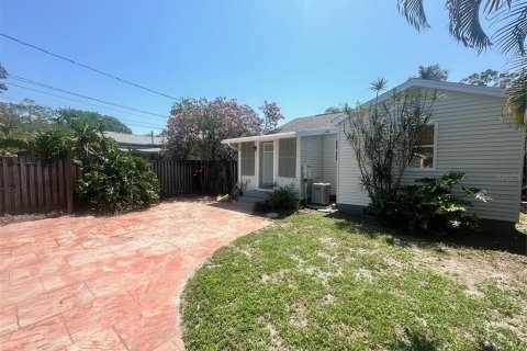 House in Saint Petersburg, Florida 2 bedrooms, 86.12 sq.m. № 2278038 - photo 28