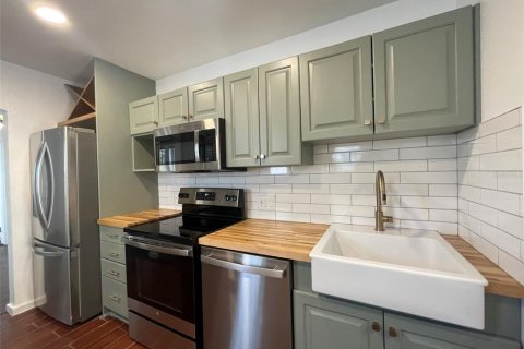 House in Saint Petersburg, Florida 2 bedrooms, 86.12 sq.m. № 2278038 - photo 7