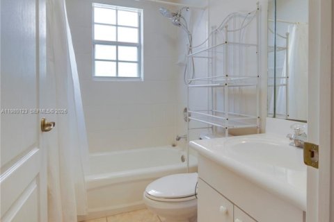Купить виллу или дом в Майами, Флорида 3 спальни, 155.33м2, № 2079897 - фото 6