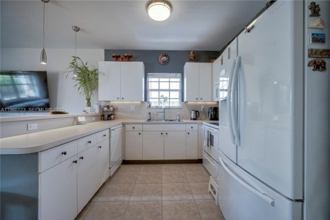 Купить виллу или дом в Майами, Флорида 3 спальни, 155.33м2, № 2079897 - фото 16