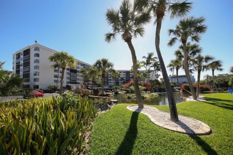 Condo in Sarasota, Florida, 2 bedrooms № 2106171 - photo 30