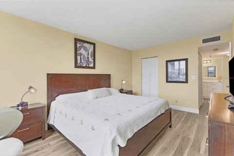 Condo in Sarasota, Florida, 2 bedrooms № 2106171 - photo 20