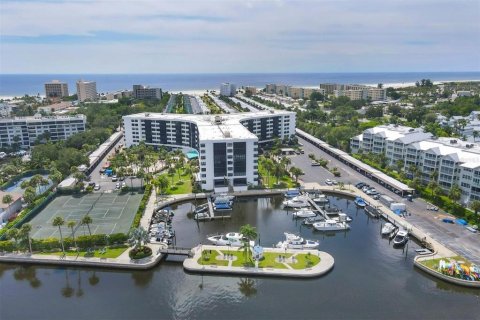 Condo in Sarasota, Florida, 2 bedrooms № 2106171 - photo 28