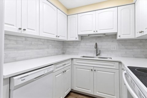 Condo in Sarasota, Florida, 2 bedrooms № 2106171 - photo 12