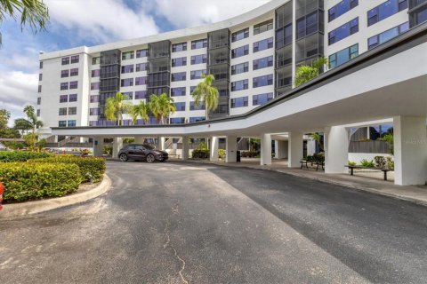 Condo in Sarasota, Florida, 2 bedrooms № 2106171 - photo 4