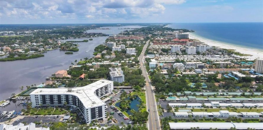 Condo in Sarasota, Florida, 2 bedrooms № 2106171
