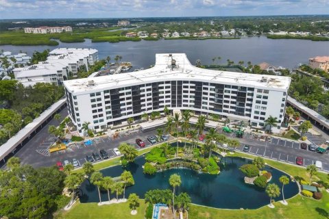 Condo in Sarasota, Florida, 2 bedrooms № 2106171 - photo 2