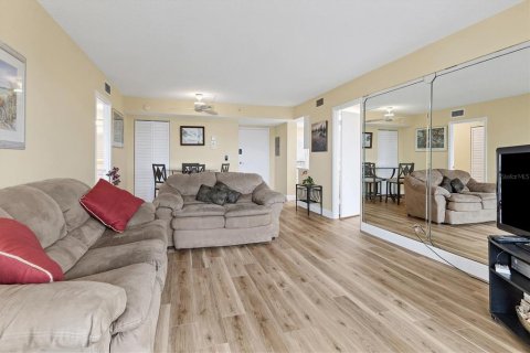 Condo in Sarasota, Florida, 2 bedrooms № 2106171 - photo 10
