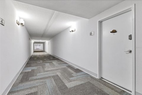Condo in Sarasota, Florida, 2 bedrooms № 2106171 - photo 5