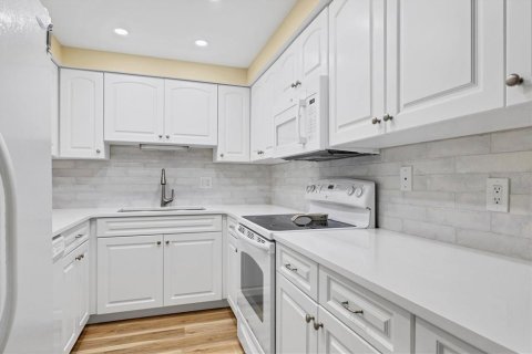 Condo in Sarasota, Florida, 2 bedrooms № 2106171 - photo 11