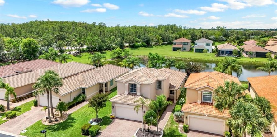 House in Fort Myers, Florida 4 bedrooms, 220.83 sq.m. № 1852748