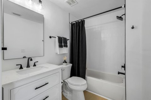 House in Fort Myers, Florida 4 bedrooms, 220.83 sq.m. № 1852748 - photo 19