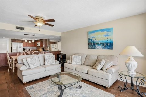 Condominio en venta en North Redington Beach, Florida, 1 dormitorio, 83.15 m2 № 2233584 - foto 11