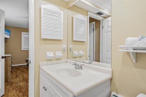 Condominio en venta en North Redington Beach, Florida, 1 dormitorio, 83.15 m2 № 2233584 - foto 23