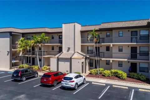 Condo in Port Charlotte, Florida, 2 bedrooms  № 1847093 - photo 2