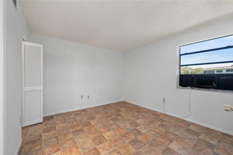 Condo in Port Charlotte, Florida, 2 bedrooms  № 1847093 - photo 18