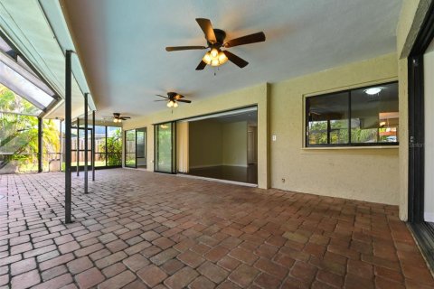 House in Tampa, Florida 4 bedrooms, 215.81 sq.m. № 1885083 - photo 27