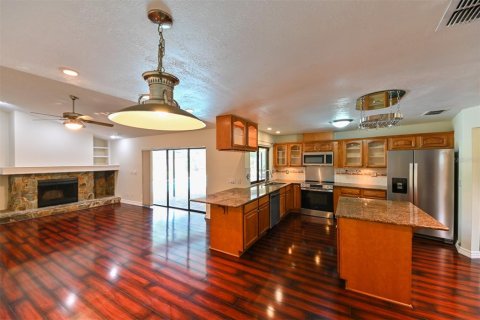 House in Tampa, Florida 4 bedrooms, 215.81 sq.m. № 1885083 - photo 6