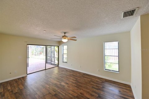 House in Tampa, Florida 4 bedrooms, 215.81 sq.m. № 1885083 - photo 11