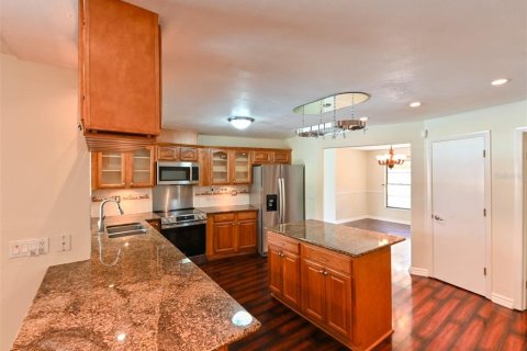 House in Tampa, Florida 4 bedrooms, 215.81 sq.m. № 1885083 - photo 7