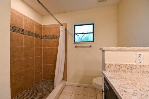 House in Tampa, Florida 4 bedrooms, 215.81 sq.m. № 1885083 - photo 14