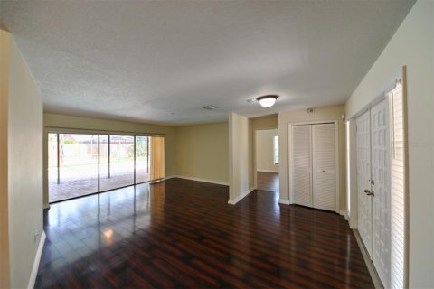 House in Tampa, Florida 4 bedrooms, 215.81 sq.m. № 1885083 - photo 10