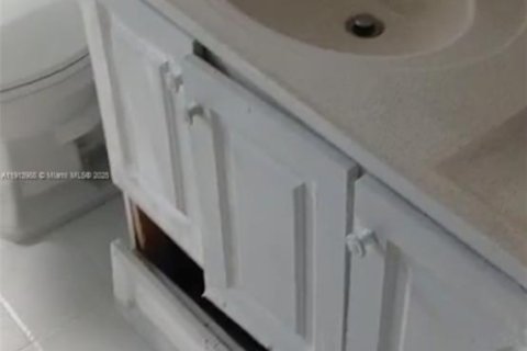 Condo in Miami, Florida, 2 bedrooms № 2019518 - photo 13