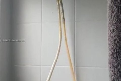 Condo in Miami, Florida, 2 bedrooms № 2019518 - photo 14