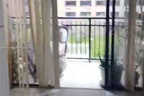 Condo in Miami, Florida, 2 bedrooms № 2019518 - photo 2