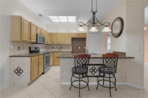House in Clermont, Florida 2 bedrooms, 159.98 sq.m. № 1911752 - photo 10