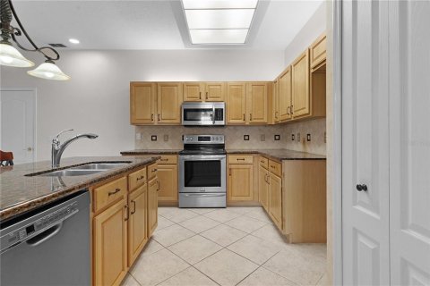 House in Clermont, Florida 2 bedrooms, 159.98 sq.m. № 1911752 - photo 8