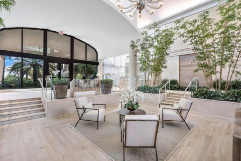Condo in Palm Beach, Florida, 2 bedrooms  № 2400027 - photo 19