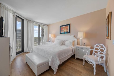 Condo in Palm Beach, Florida, 2 bedrooms  № 2400027 - photo 10