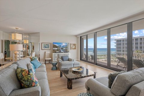 Condo in Palm Beach, Florida, 2 bedrooms  № 2400027 - photo 5