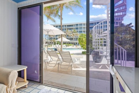 Condo in Palm Beach, Florida, 2 bedrooms  № 2400027 - photo 17