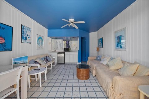 Condo in Palm Beach, Florida, 2 bedrooms  № 2400027 - photo 16
