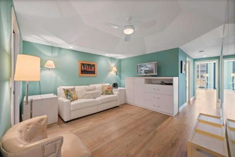 Condo in Palm Beach, Florida, 2 bedrooms  № 2400027 - photo 12