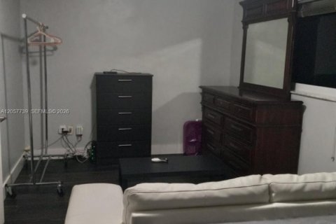Commercial property in Miami Gardens, Florida 1 bedroom, 155.05 sq.m. № 2187798 - photo 5